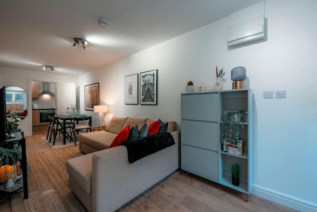 Holiday Home 2Br L 2Ba With Patio-Sleep 6 ลอนดอน ภายนอก รูปภาพ