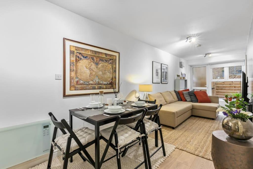 Holiday Home 2Br L 2Ba With Patio-Sleep 6 ลอนดอน ภายนอก รูปภาพ