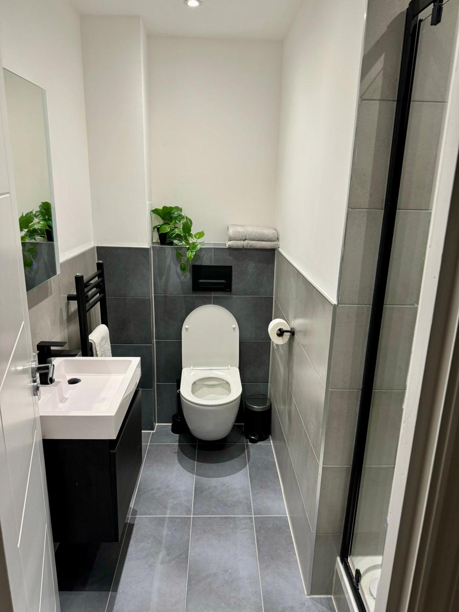 Holiday Home 2Br L 2Ba With Patio-Sleep 6 ลอนดอน ภายนอก รูปภาพ