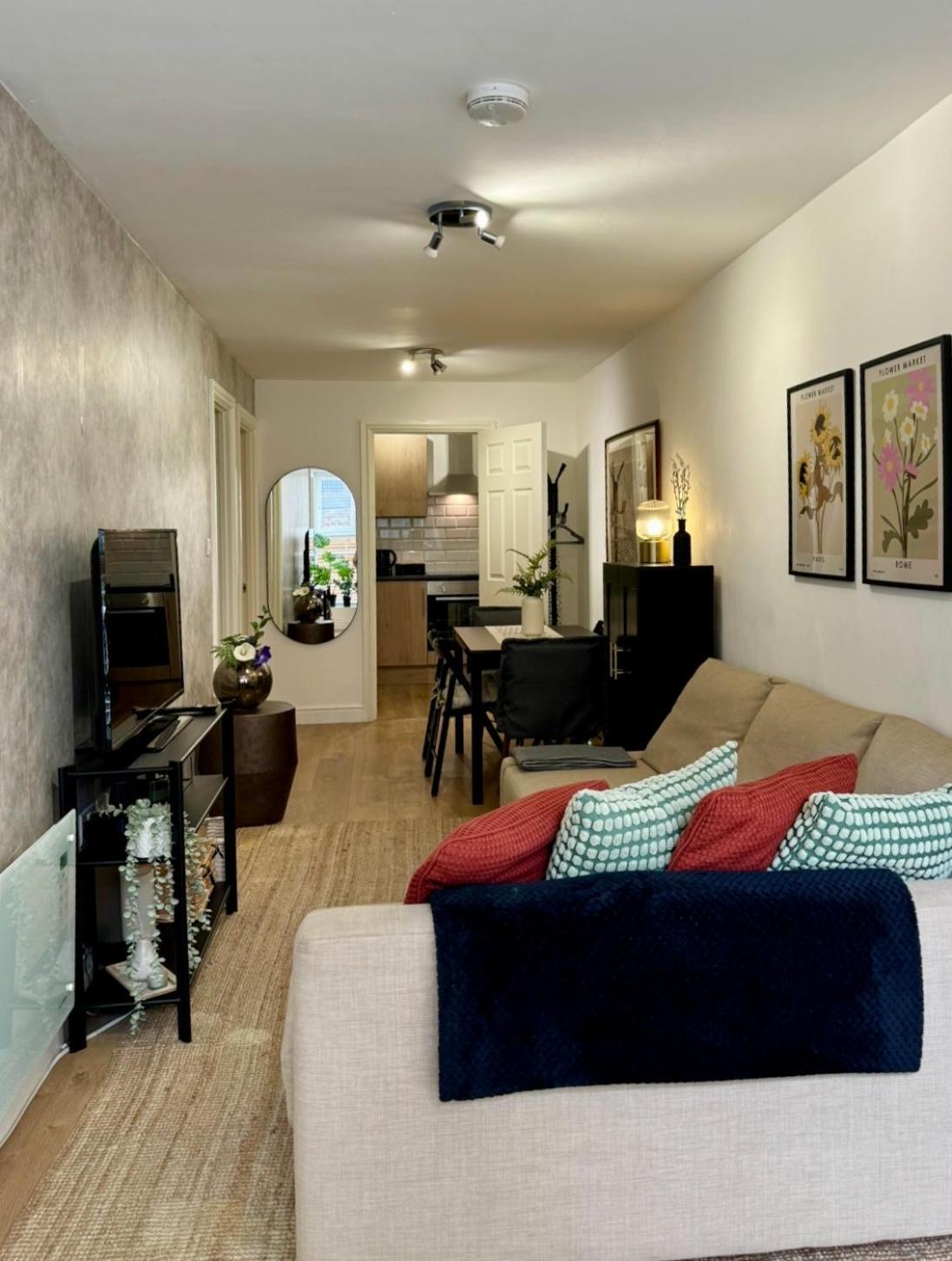 Holiday Home 2Br L 2Ba With Patio-Sleep 6 ลอนดอน ภายนอก รูปภาพ