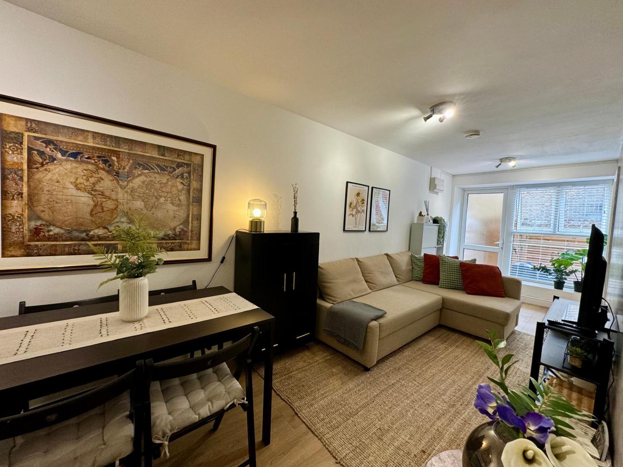 Holiday Home 2Br L 2Ba With Patio-Sleep 6 ลอนดอน ภายนอก รูปภาพ