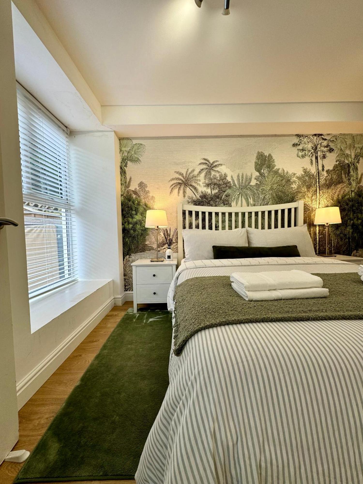 Holiday Home 2Br L 2Ba With Patio-Sleep 6 ลอนดอน ภายนอก รูปภาพ