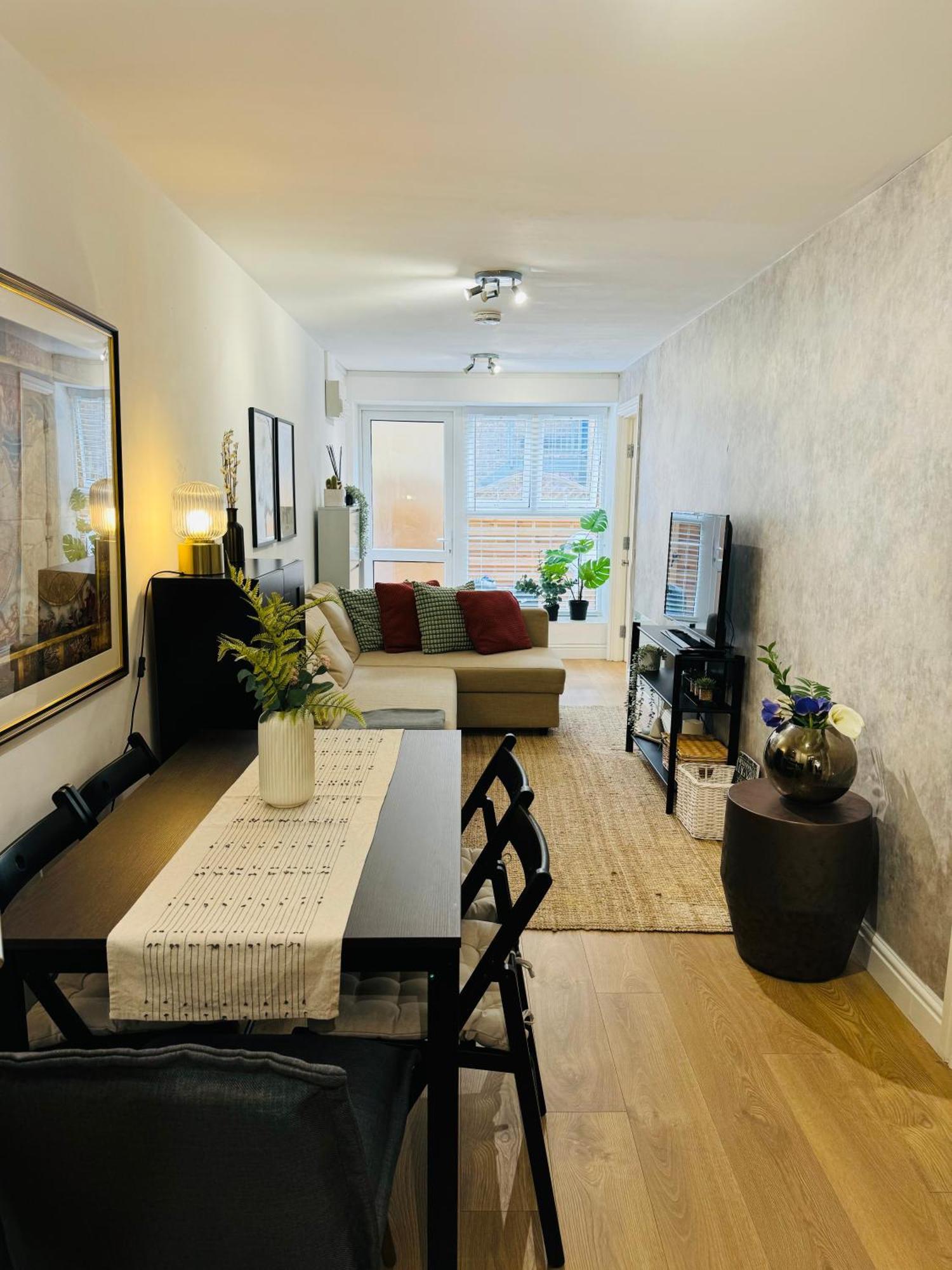 Holiday Home 2Br L 2Ba With Patio-Sleep 6 ลอนดอน ภายนอก รูปภาพ